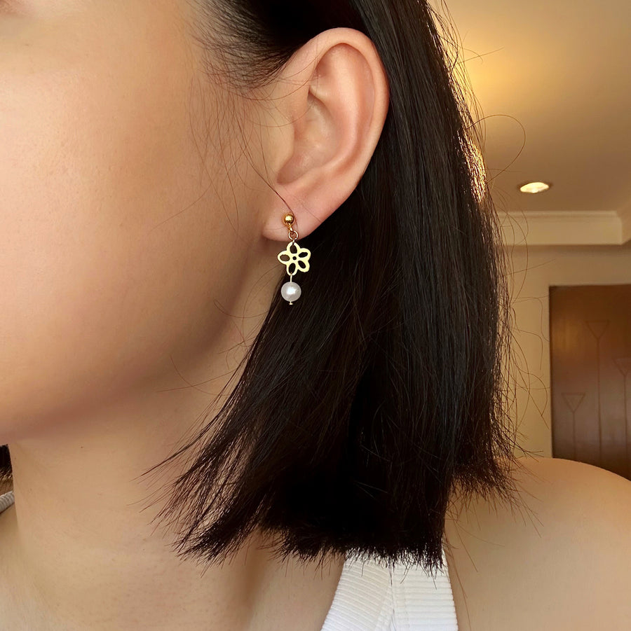 Daisy Earrings in Pearl (Limited)