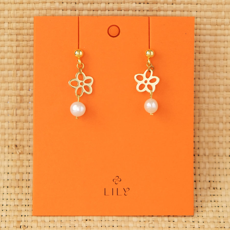Daisy Earrings in Pearl (Limited)